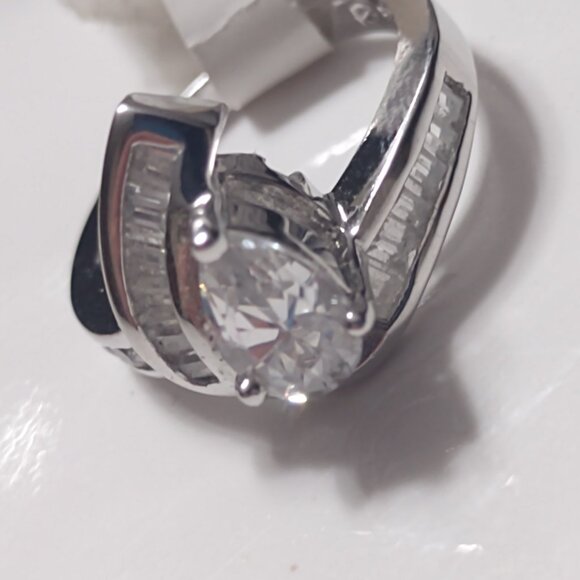 Women''s Sterling Silver Cubic Zirconia main stone Ring Size 5 - Picture 2 of 7